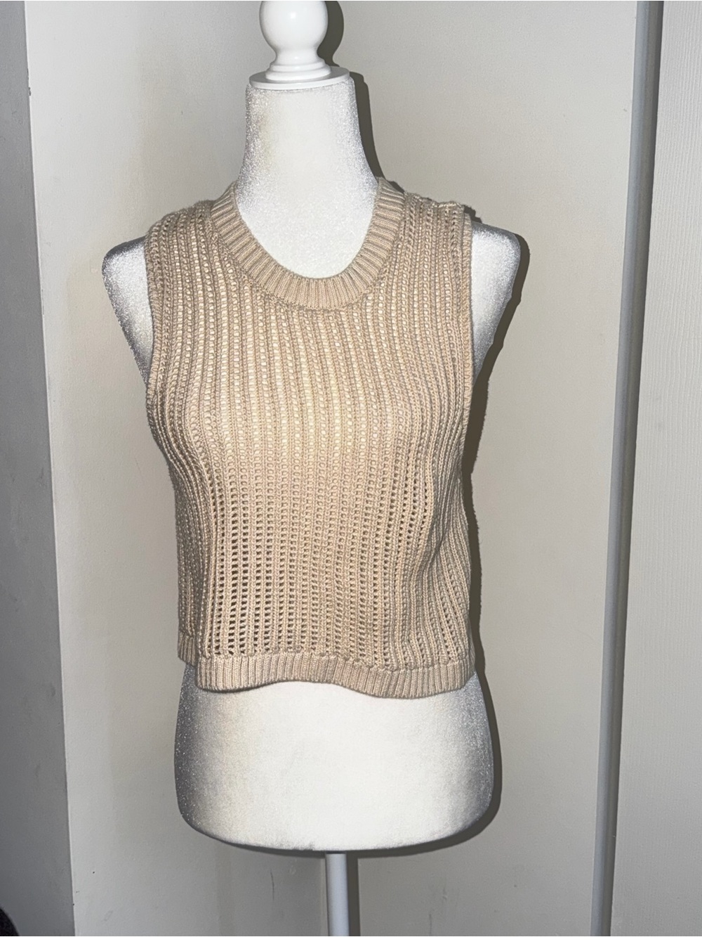 Hollister knitted Sleeveless Cropped Tank Top in Beige